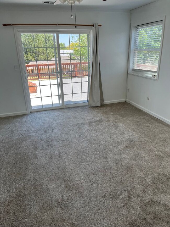Photo - 4 Bedroom Gardener's Delight With Rooftop Patio, Privacy and Covered Parking
