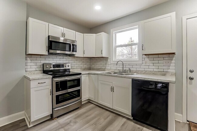 Photo - 725 Fairwood Ave