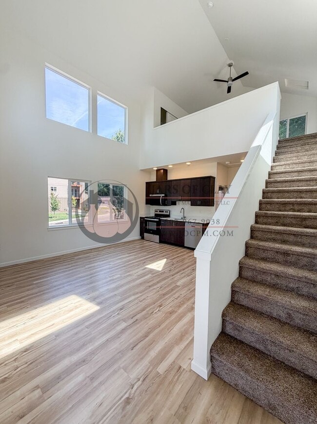 Photo - 2512 Gilbert St S