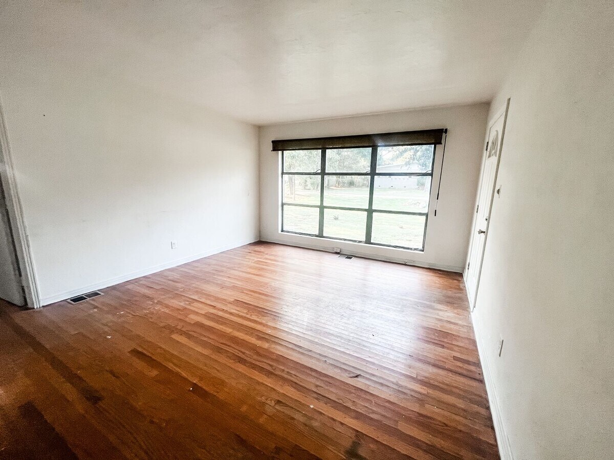 Photo - 3 Bedroom House - Prime Location