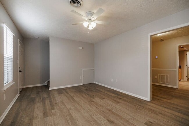 Photo - 474 Huntington Road