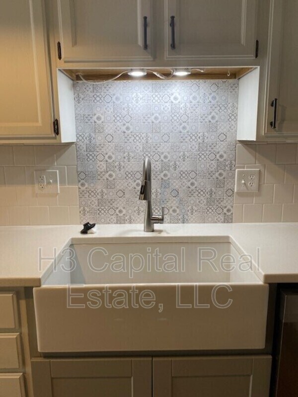 Photo - 870 Lester Ave