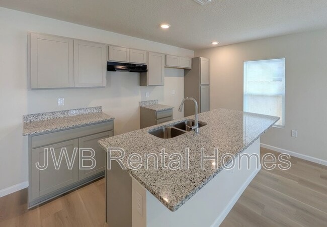 Photo - 1499 Logan St