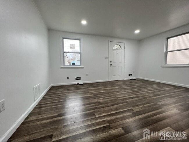 Building Photo - 44 St Ann St Rental