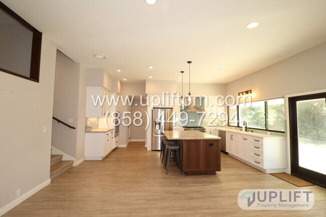4721 Meadowridge Rd