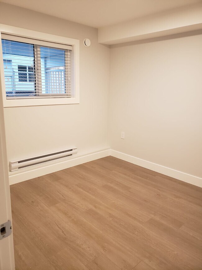 Photo - 14929 62A Av