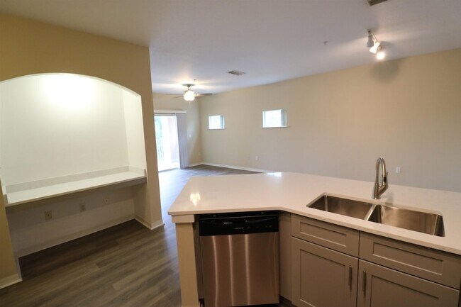 Photo - 560 Florida Club Blvd Unidad 301