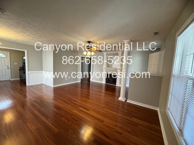 Photo - 5629 Thackeray Dr