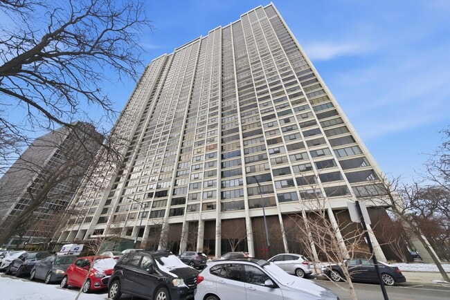 Building Photo - 2800 N Lake Shore Dr Unit # 03015