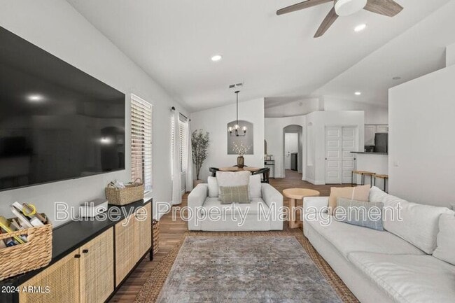 Photo - 3402 E Menadota Dr