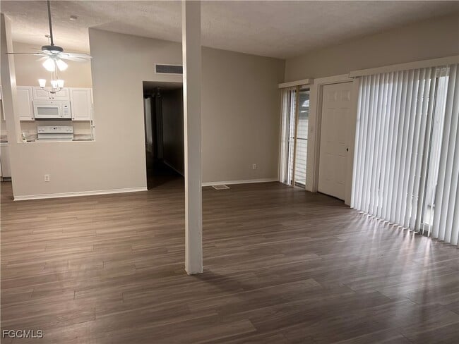 Photo - 535 Monterey Blvd NE