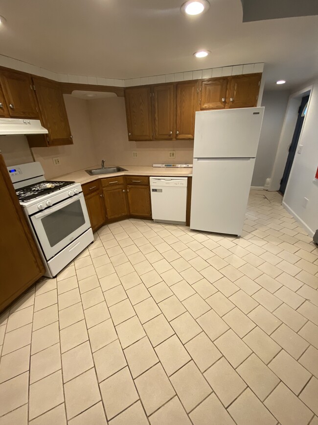 Building Photo - 16 Lane St Unit Rear