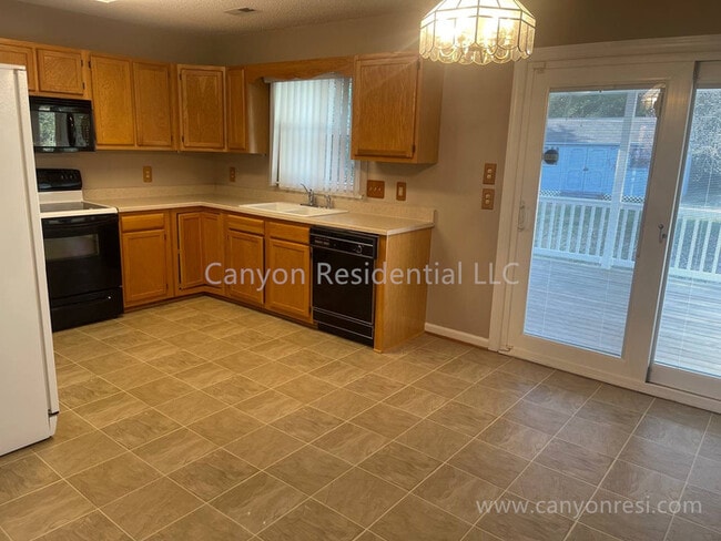 Photo - 204 Creeksedge Ct