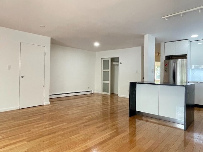 Building Photo - 278 Kosciuszko St Unit 1 Rental
