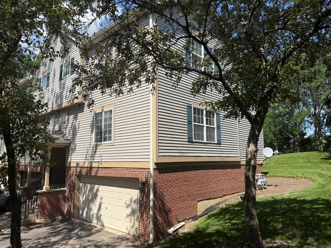 Photo - 211 Monarch Dr