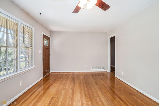 Photo - 3730 Marlborough Dr