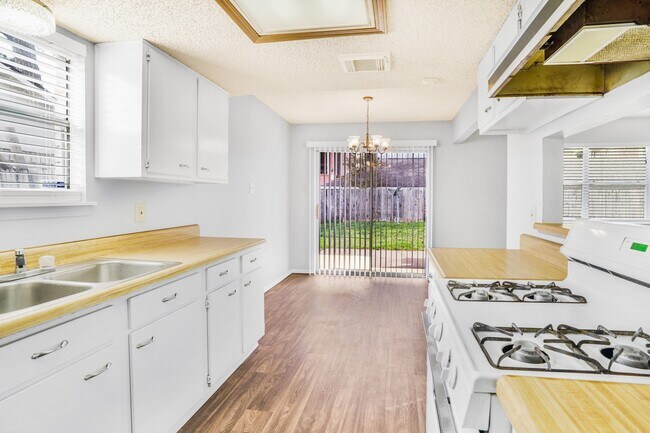 Photo - 15707 Baytree Dr