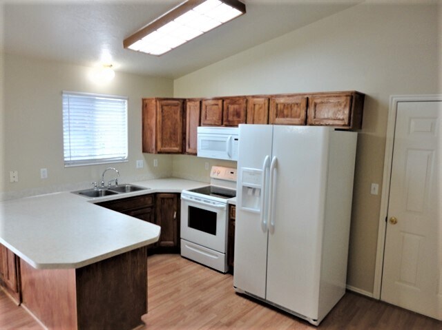 Photo - 859 W 2005 N