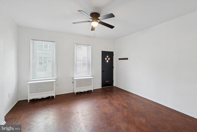 Photo - 4489 Livingston St