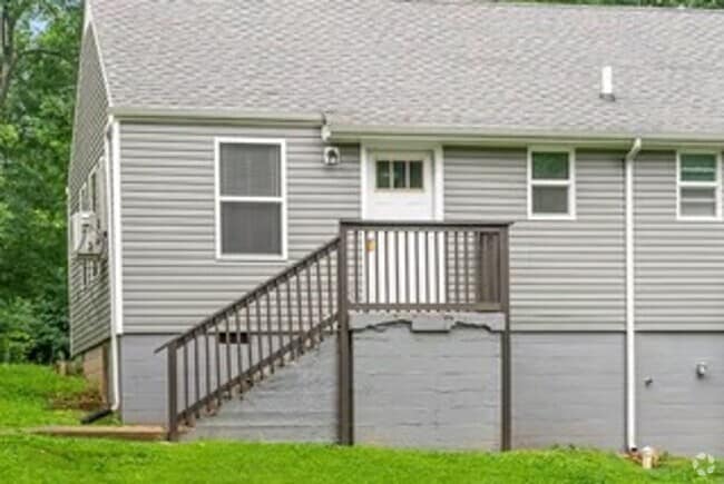 Building Photo - Chamberlain - 4-6 Chestnut Dr Unit 6 Chestnut Dr Rental