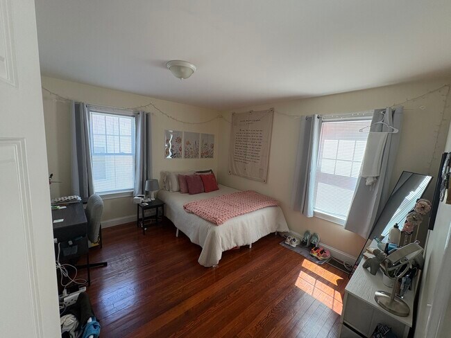 Photo - 16 Eliot Cres Unit 16Eliot#1