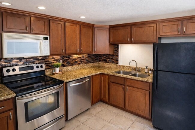 Photo - 5495 NW 10th Ct Unidad 104