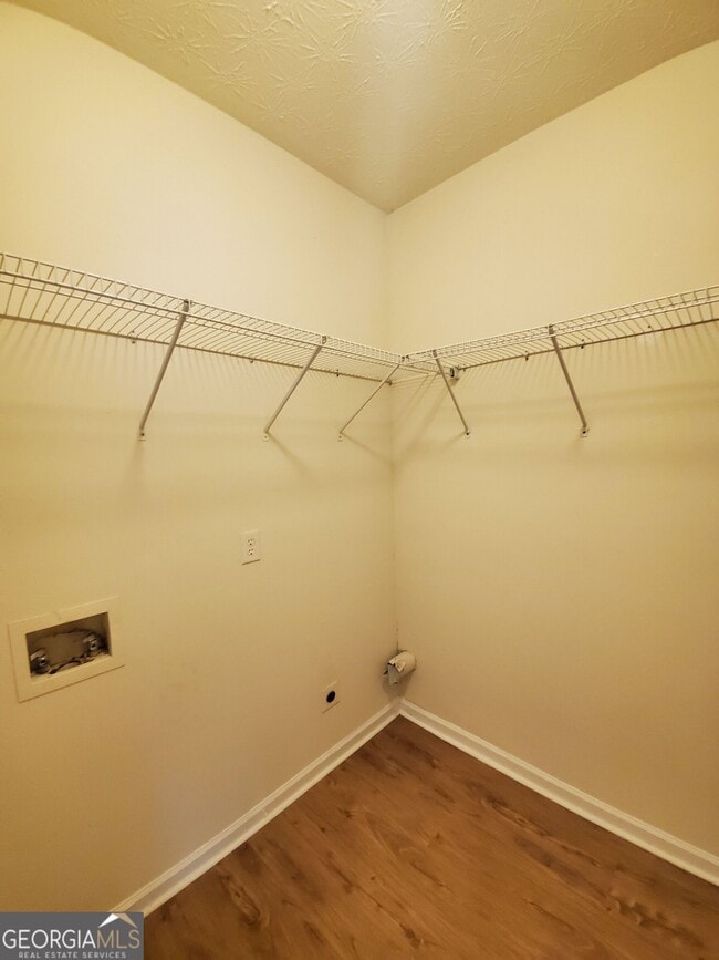 Photo - 1592 Thornwick Trace