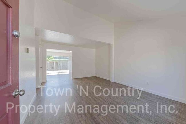 Photo - 3 Bedroom, 2 Bath Creekside Condo Available Now!