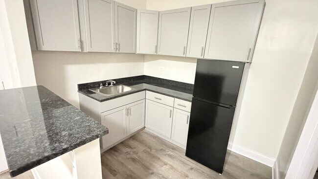 Photo - 839 W Sheridan Rd Unit 321