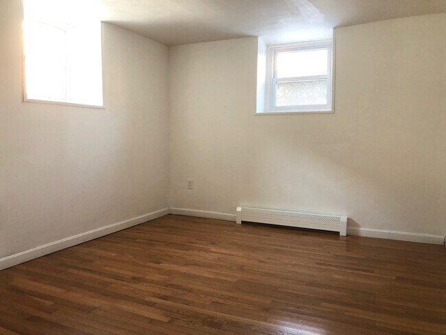 Photo - 76 Egmont St Unit B