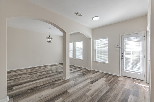 Photo - 20702 Settlers Lake Cir N