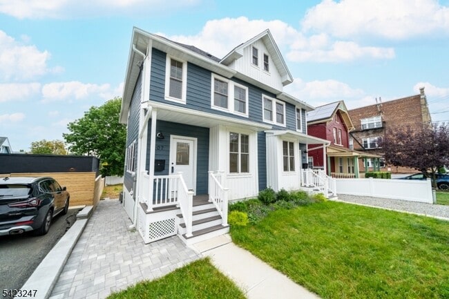 Building Photo - 107 N Fullerton Ave