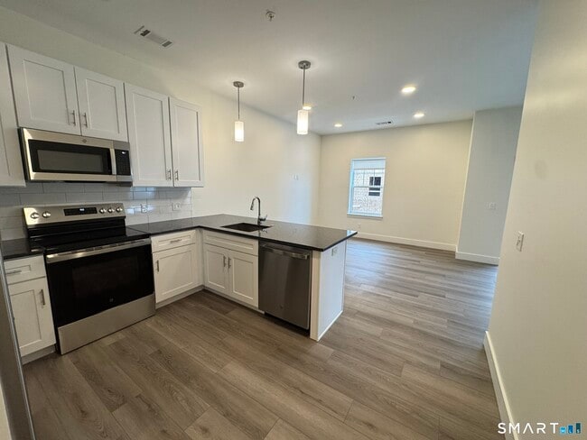 Building Photo - 414 Berlin Tpke Unit 1104