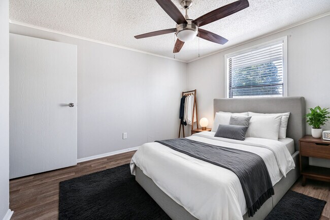 Canyon and Knox Landing Apartments