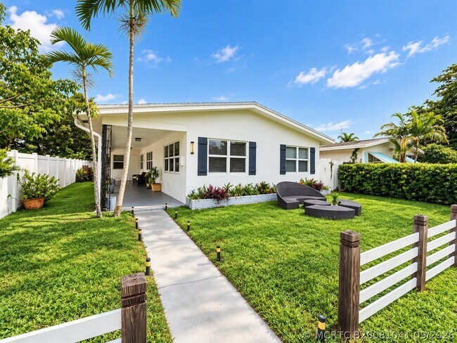131 NE 19th Ave Unit 1-3