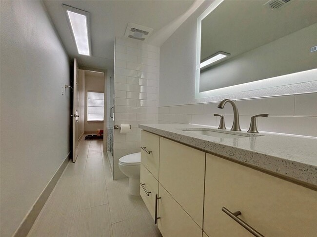 Building Photo - 12900 Walden Rd Unit 508E Rental