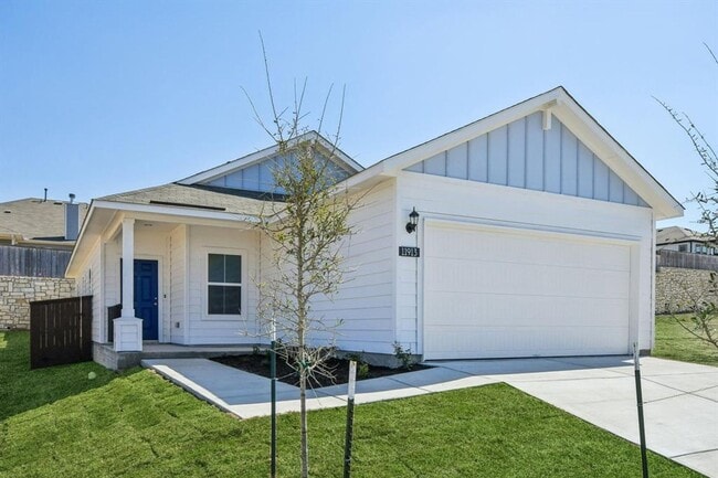 Building Photo - Beautiful 4-Bedroom Home | Pet Friendly | Fenced Backyard | 2-Car Garage