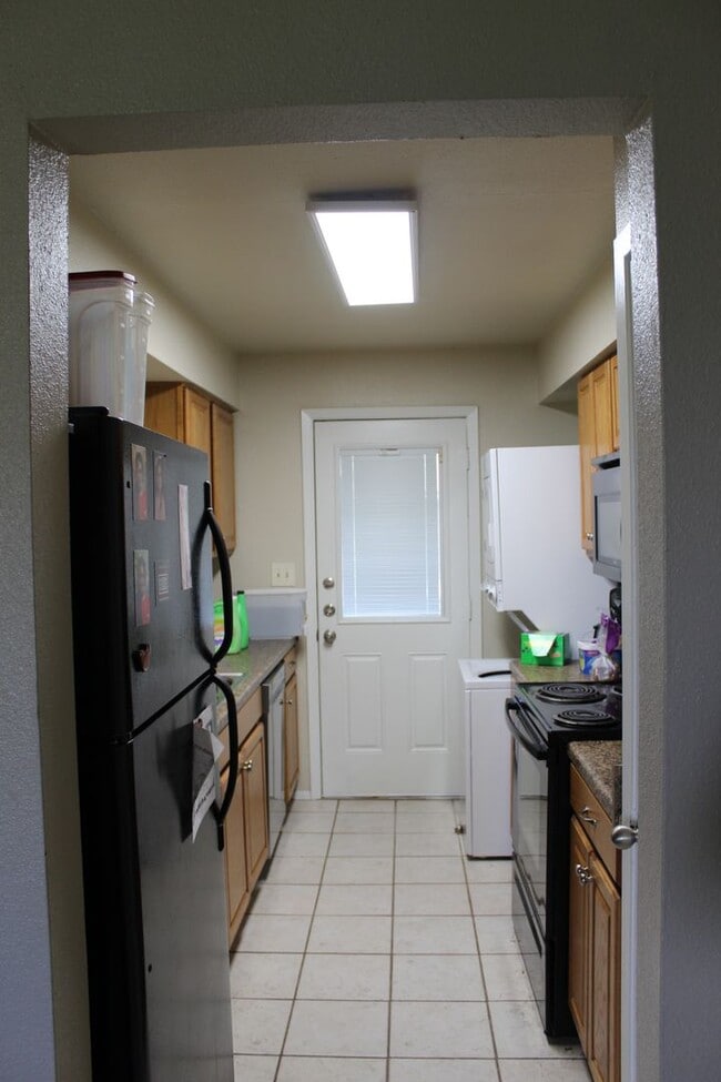 Building Photo - 229 Craddock Ave Unit 229 Craddock - C