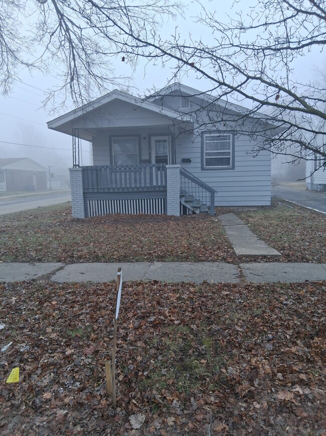 Building Photo - 909 W Cushing St