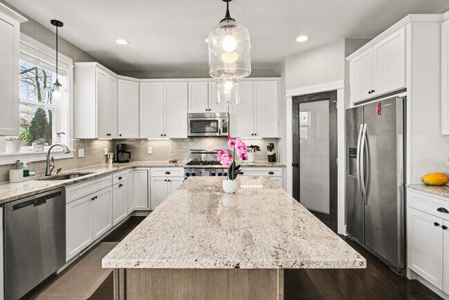 Photo - 3906 Hillside Dr