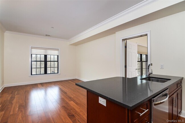 Photo - 30 Elm Pl Unidad 2A