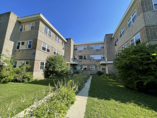 Building Photo - 4641 Main St Rental