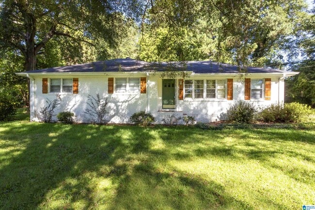 Building Photo - 2050 Pinehurst Dr
