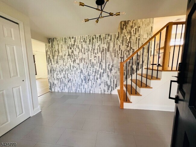 Photo - 27 Meadowview Rd