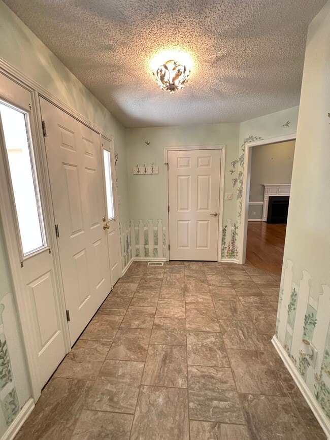 1611 Majesty Dr