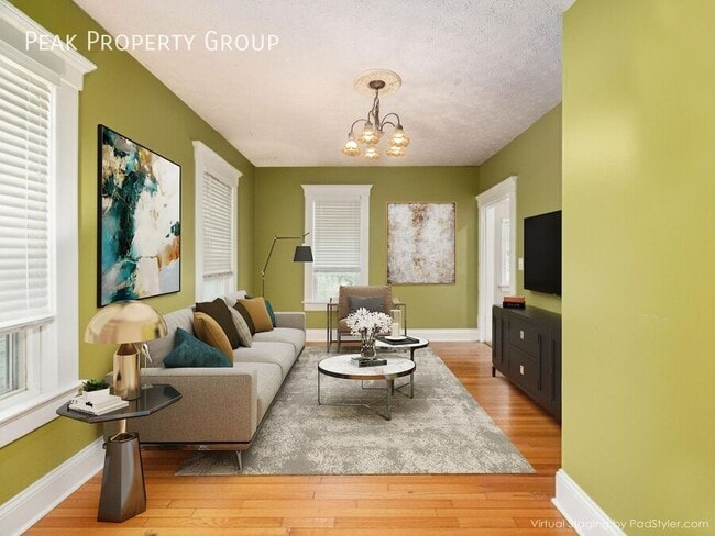 Photo - 1400 Summit St