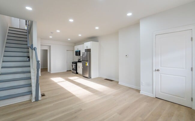 Photo - Newly Rehabbed 4 bedroom 2 full bathrooms ...