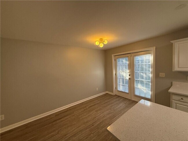 Photo - 910 Summer Pl NW