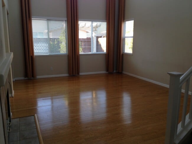 Photo - 1805 E Gum Ave