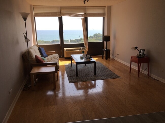 Photo - 5320 N Sheridan Rd